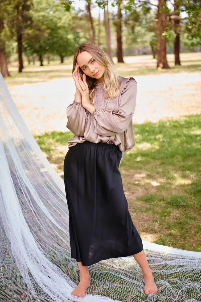 Silky Sundae Skirt in Black