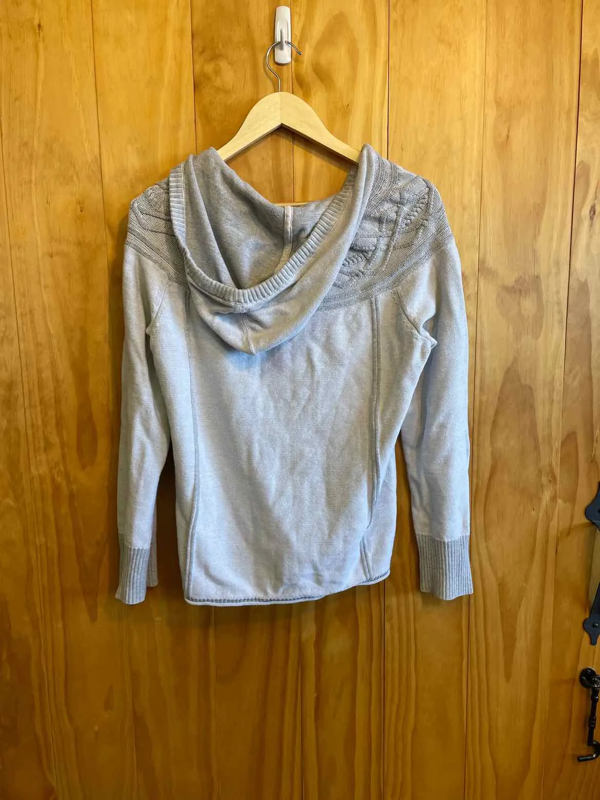 Size Large Eddie Bauer Gray Women's Sweater & Sweatshirt
